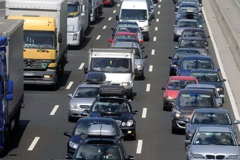 Már péntek délelőtt elesett az M3 az M1 és az M0, kilométeres dugók