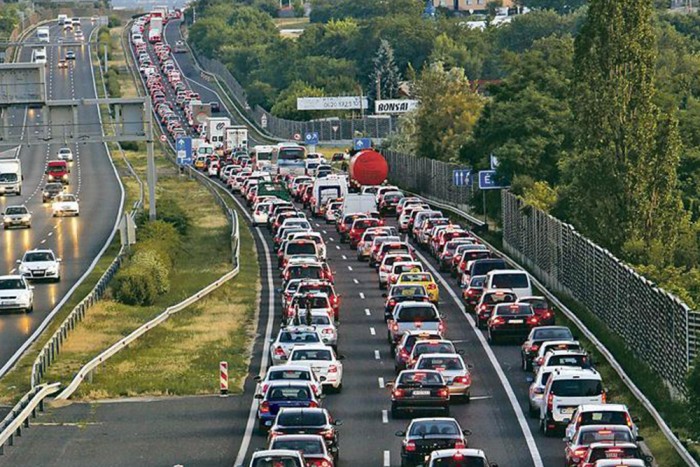 Baleset, hatalmas dugók és szívás az M0, M7, M3 | Vezess