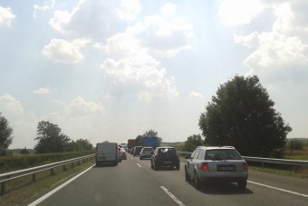 Rettenetes dugó az M7-esen és az M1-esen