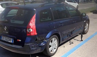 Megolvadt egy kocsi a napon!