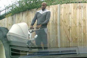 Négymilliós kárt okozott egy babakocsis apuka