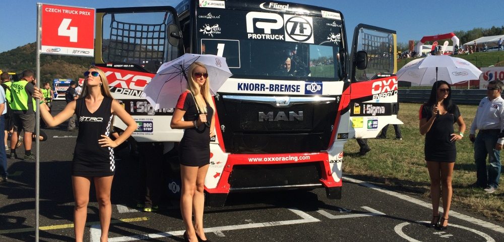 Egy nőt nem illik letaszítani a dobogóról