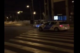 Három rendőr játszott gyorsulási versenyt a belvárosban