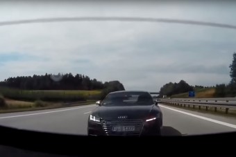 Rakétaként érkezett meg az Audi, hajszálon múlt a baleset
