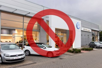 Több ezer autó eladását függesztette fel a VW