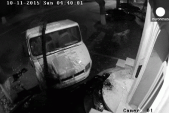 Szippantós kocsi ütközött, kifolyt a rakománya