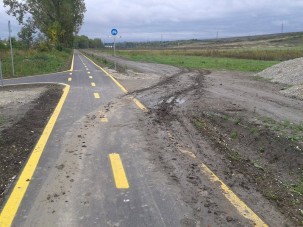 Pár autós kisajátította a bringautat Egerben