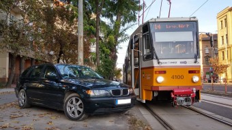 Ennek a BMW-snek már biztos csuklik az édesanyja