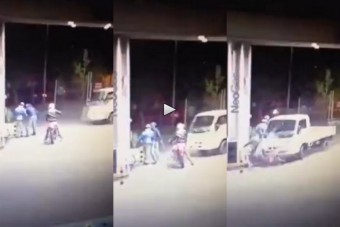 Teherautó gázolta el a motoros rablót. Kétszer