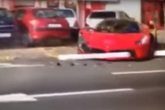 Itt a videó a budapesti Ferrari-balesetről
