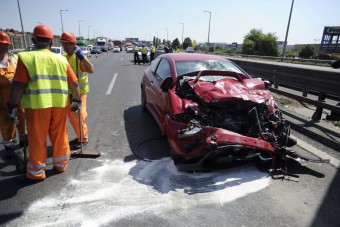 Csúnya baleset az M1-esen, lezárták az utat