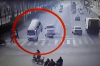 Videón a legfurcsább baleset, amit valaha láttál