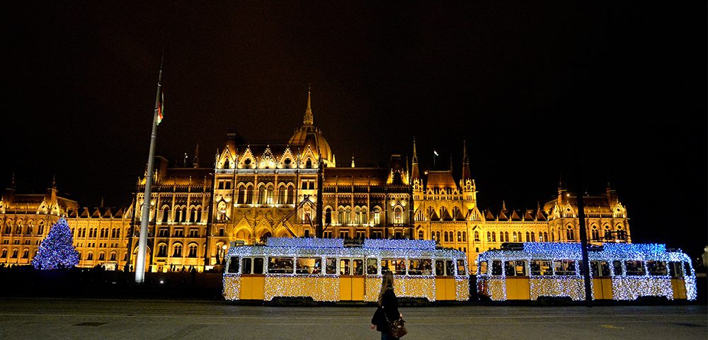 Képeken a budapesti karácsonyi villamos