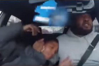 Ezen az apa-fia videón most sírjunk vagy nevessünk?