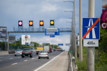 Gigadugó, leterelik az autósokat az M1-M7-ről