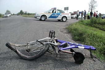 Rendőrautó sodorta el a bringást, a böszörményi férfi meghalt