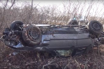 Szombathely felé tartott a BMW, fákat és bokrokat gyalult le