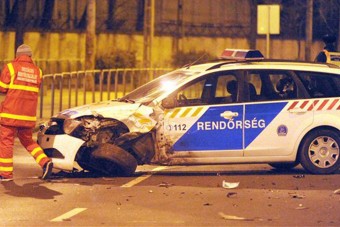 Rendőrautó karambolozott a fővárosban