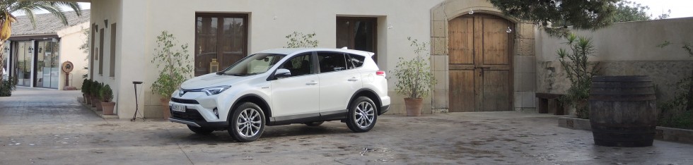 Vezettük: Toyota RAV4 Hybrid – 2016