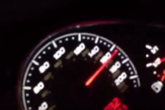 300 km/órával zúzott a pályán, börtönt kap érte