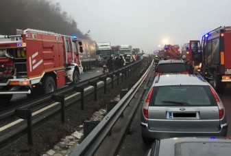 70 autós tömegkarambol, magyar sérültek is vannak