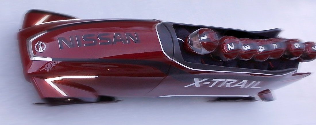 4,5 g-vel tolja a fejed a gyomrodba, 105 km/h a vége, mi az?