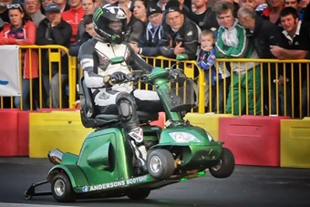 170 fölött száguldott rokkantkocsival!